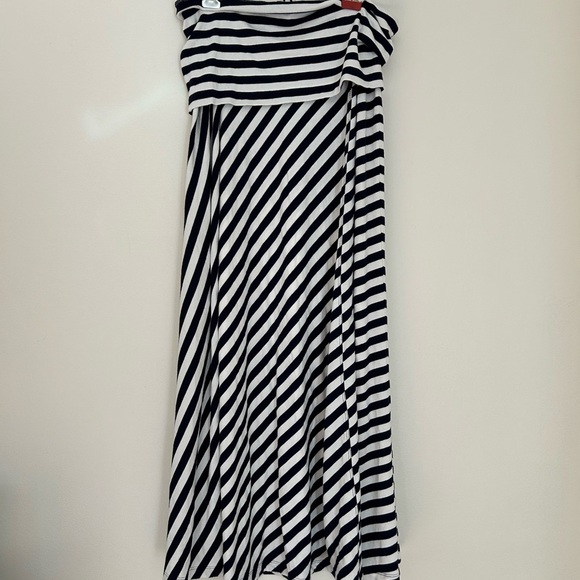 Black and White Striped Maxi Dress - Picture 4 of 6